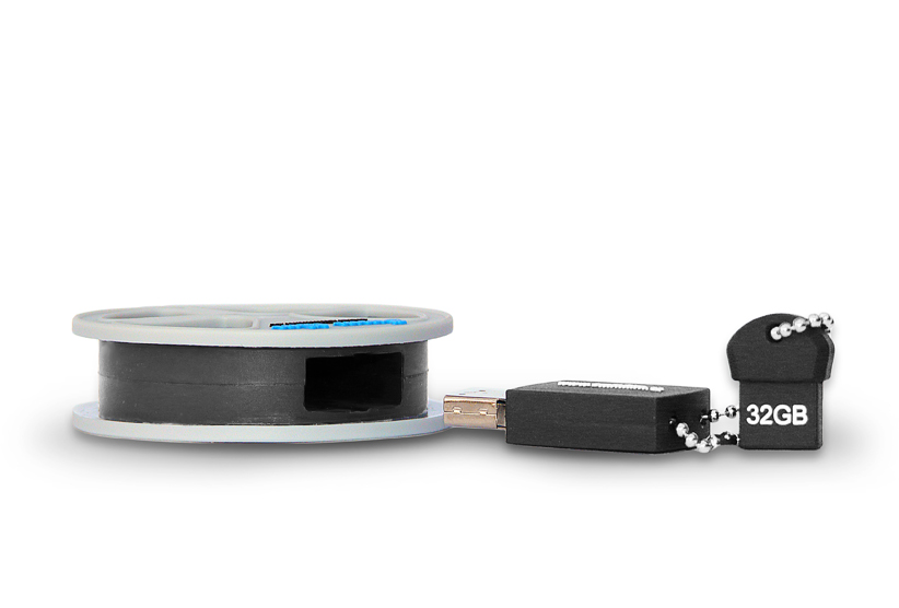 Uložení digitalizovaných videí na 32 GB USB flashdisk ve tvaru filmového kotouče